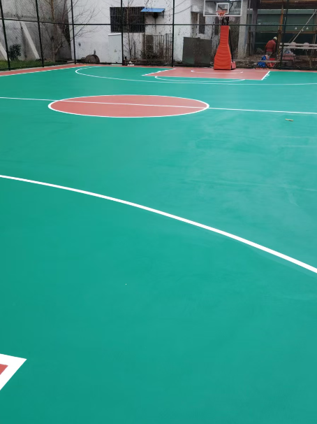 龙河镇 球场长期使用易出现地面开裂
